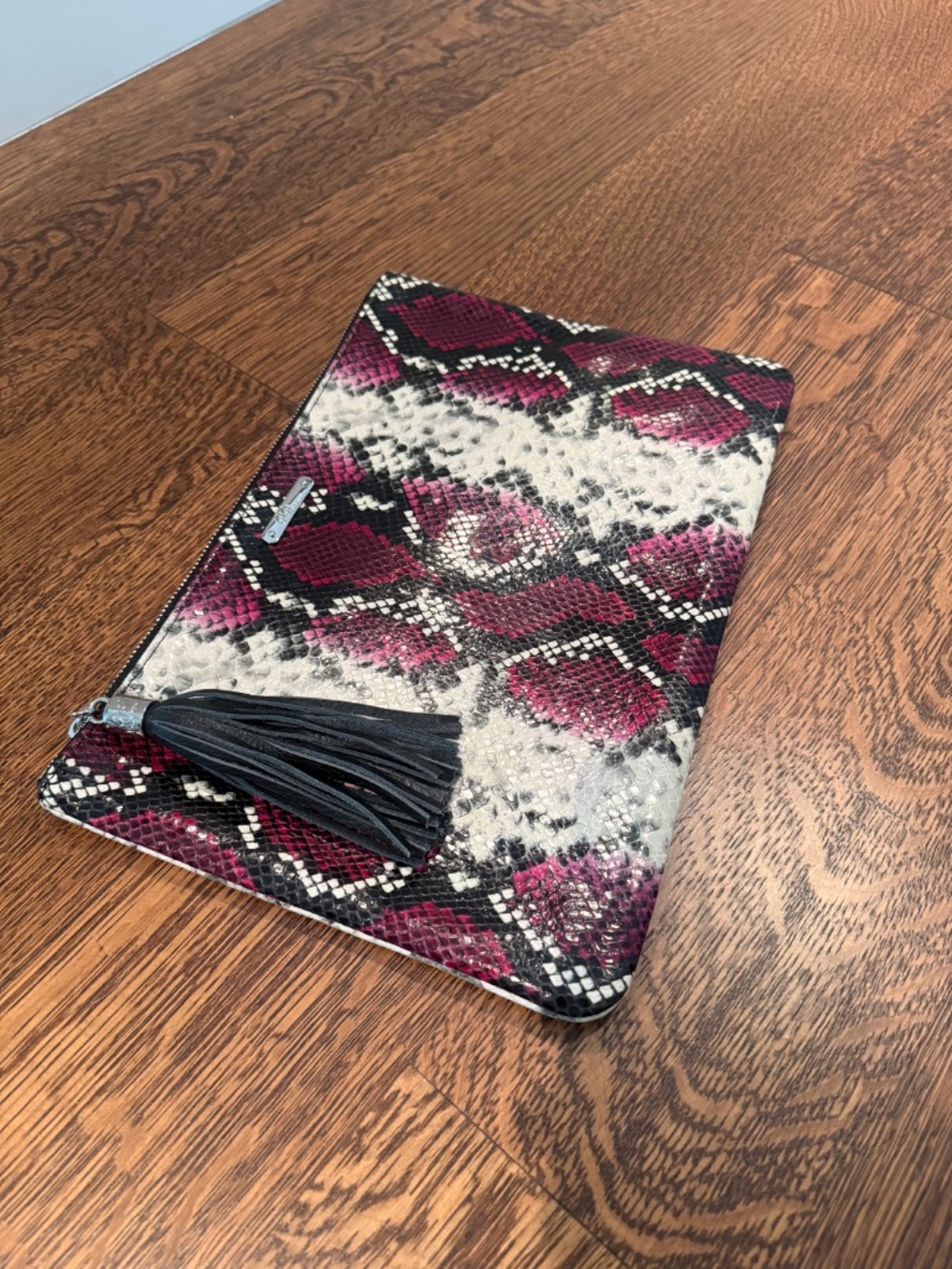 Snake Embossed Cloth - Picture 2 of 2